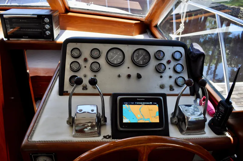 Freakin' Awesome Yacht Photos Pics Cockpit of 1990 Ocean Alexander 42 Sedan with navigation controls and gauges.