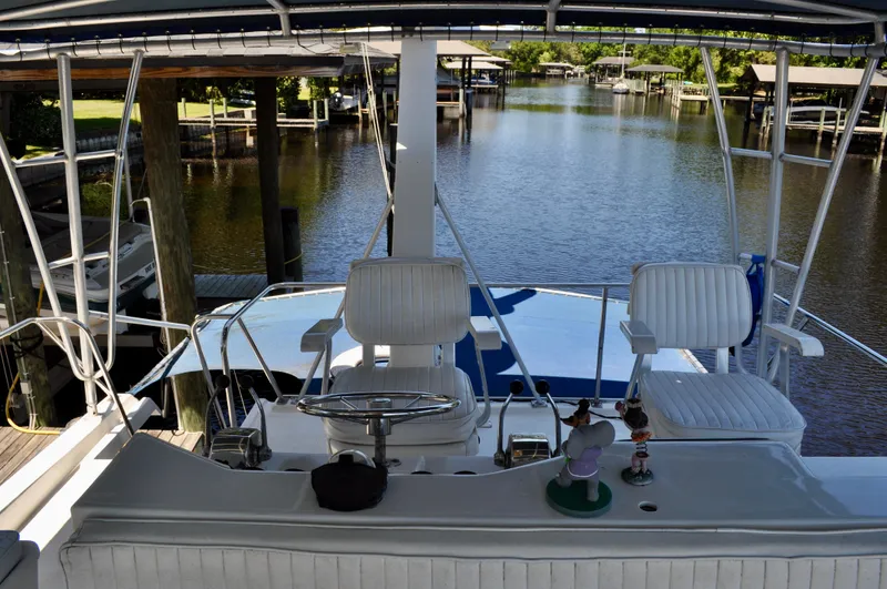 Freakin' Awesome Yacht Photos Pics 1990 Ocean Alexander 42 Sedan yacht interior with waterway view.
