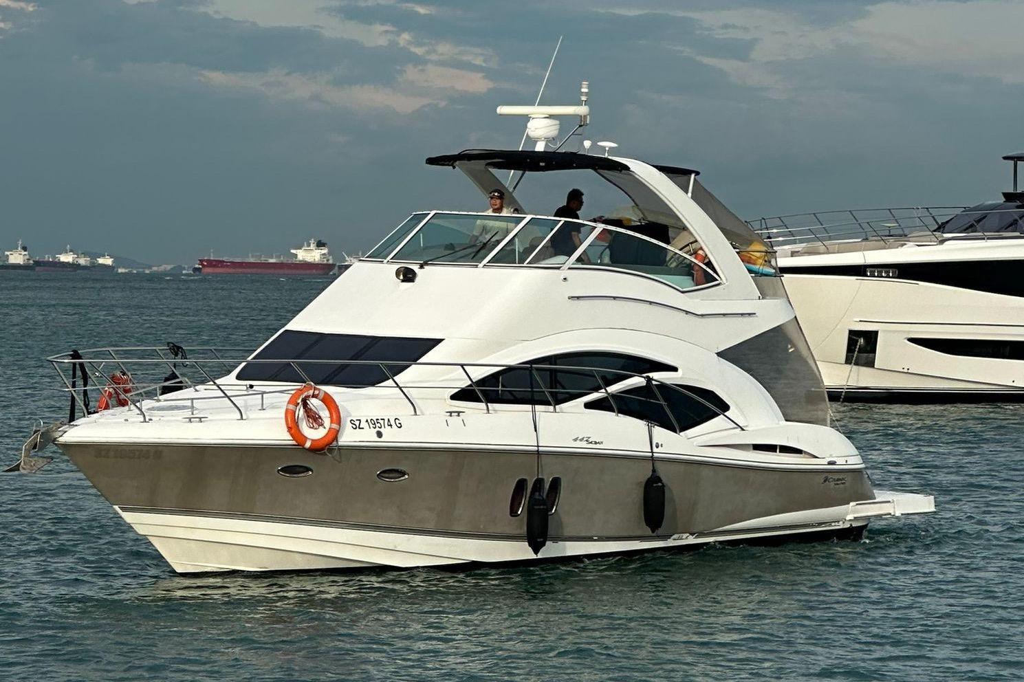 2012 Cruisers Yachts 447 Sport Sedan
