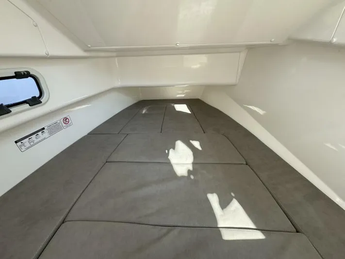  Yacht Photos Pics V Berth