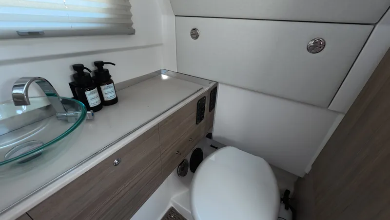 Trasea Yacht Photos Pics Luxurious bathroom in Saxdor SX 320 GTO boat, 2025 model.