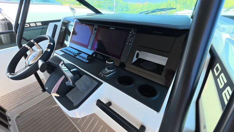 Trasea Yacht Photos Pics Saxdor SX 320 GTO 2025 boat console with modern controls and displays.