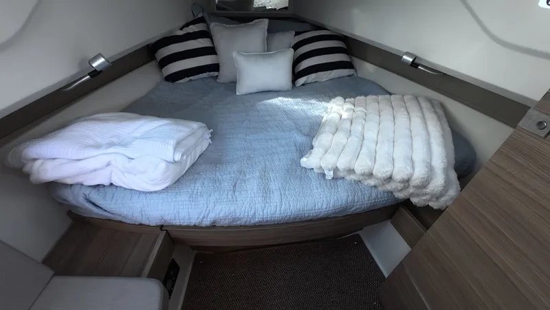 Trasea Yacht Photos Pics Interior of Saxdor SX 320 GTO yacht, cozy bed with pillows.