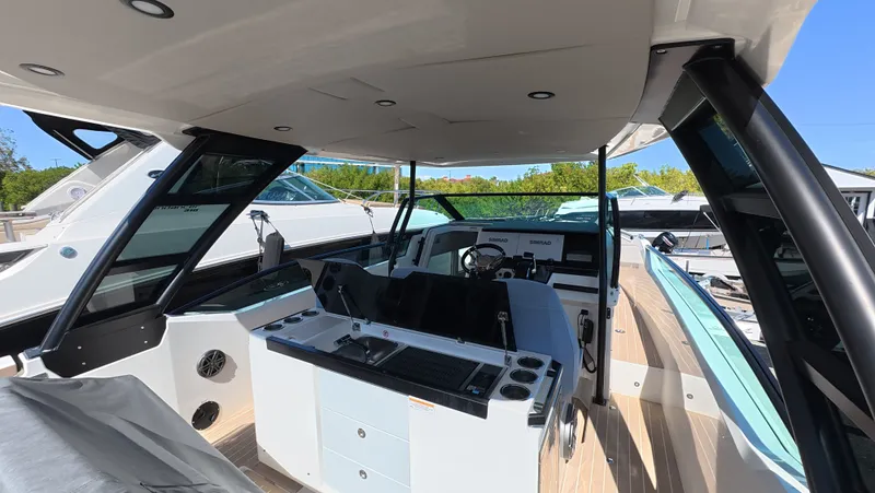 Trasea Yacht Photos Pics Interior of Saxdor SX 320 GTO yacht, model year 2025.