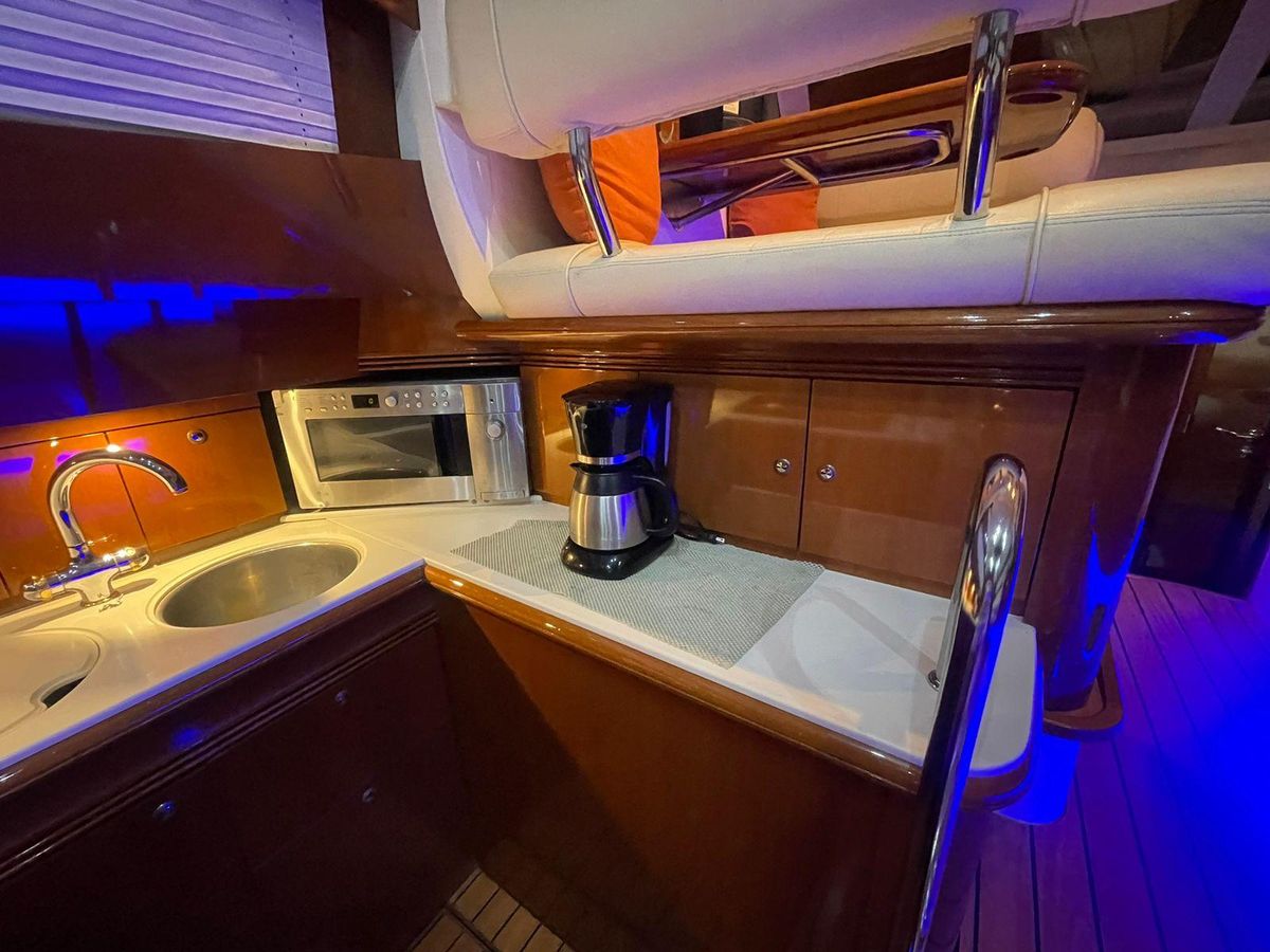 2006 Prestige 46 