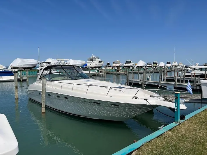  Yacht Photos Pics 2000 Sea Ray 460 Sundancer yacht docked in a marina under clear blue skies.