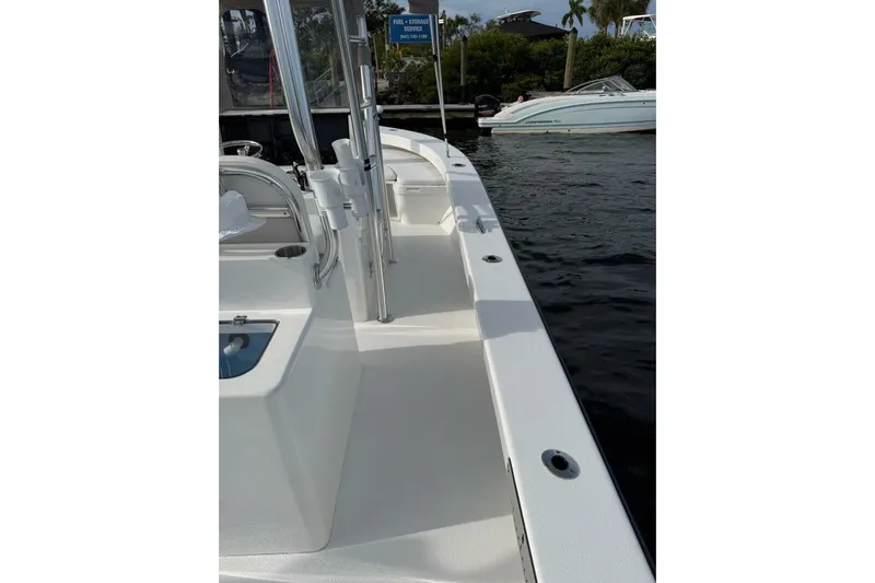  Yacht Photos Pics 2023 T Craft 27 boat deck view, featuring sleek design and modern amenities.