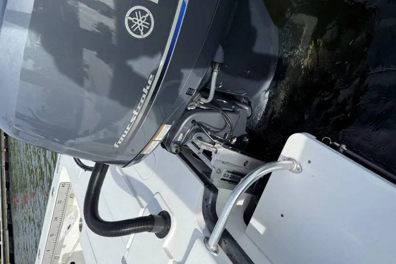  Yacht Photos Pics 2023 T Craft 27 boat with Yamaha four-stroke outboard engine on water.