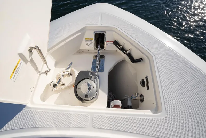  Yacht Photos Pics Electric Windlass