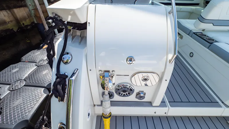  Yacht Photos Pics 2021 Formula 430 Super Sport Crossover boat deck with modern amenities.