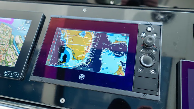  Yacht Photos Pics Navigation display on 2021 Formula 430 Super Sport Crossover boat dashboard.