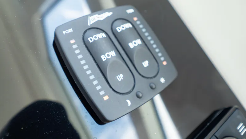  Yacht Photos Pics Control panel of 2021 Formula 430 Super Sport Crossover boat.