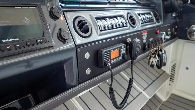  Yacht Photos Pics Control panel of 2021 Formula 430 Super Sport Crossover boat with navigation equipment.