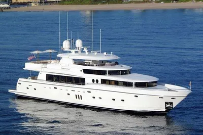 Johnson Motor Yacht w/On Deck Master