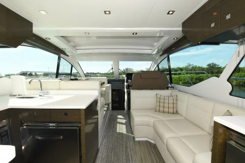 Grateful III Yacht Photos Pics Salon Overview