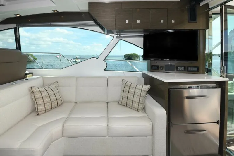 Grateful III Yacht Photos Pics Salon/ Galley