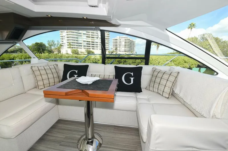 Grateful III Yacht Photos Pics Dinette
