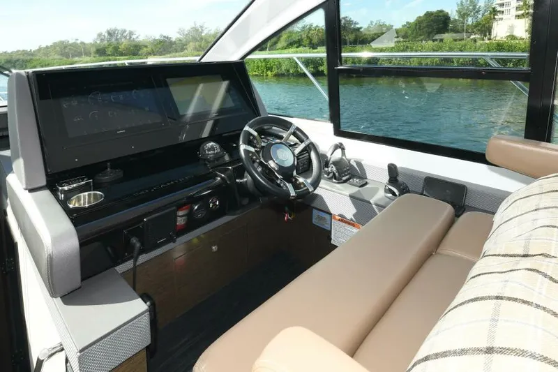 Grateful III Yacht Photos Pics Helm