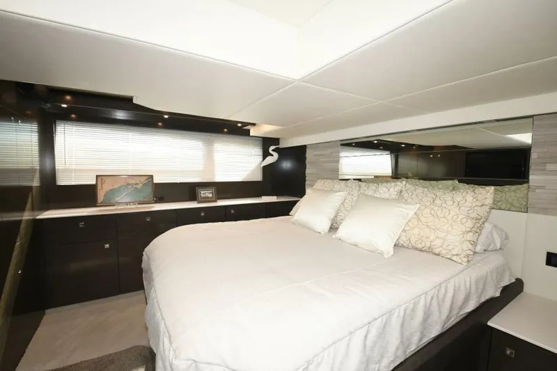 Grateful III Yacht Photos Pics Master Stateroom