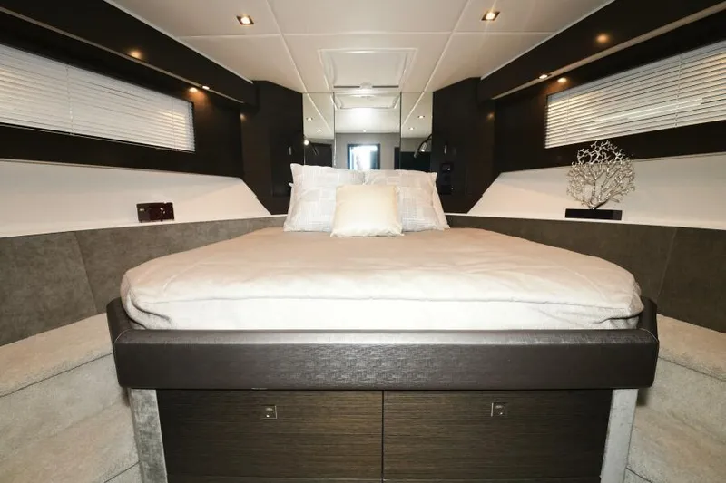 Grateful III Yacht Photos Pics VIP Stateroom