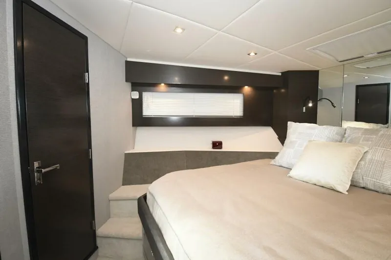 Grateful III Yacht Photos Pics VIP Stateroom