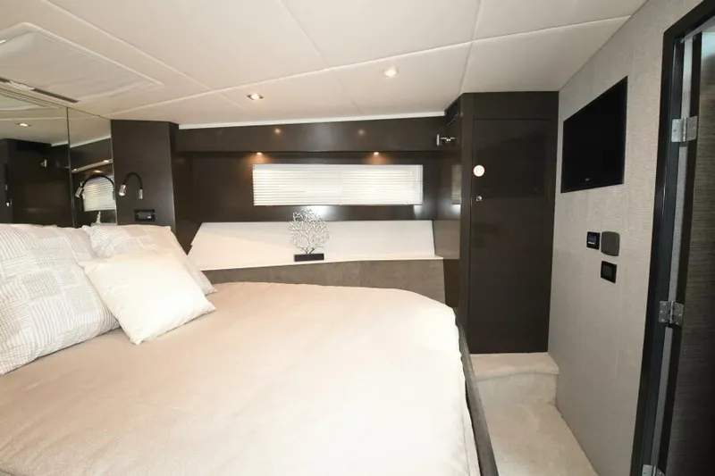 Grateful III Yacht Photos Pics VIP Stateroom