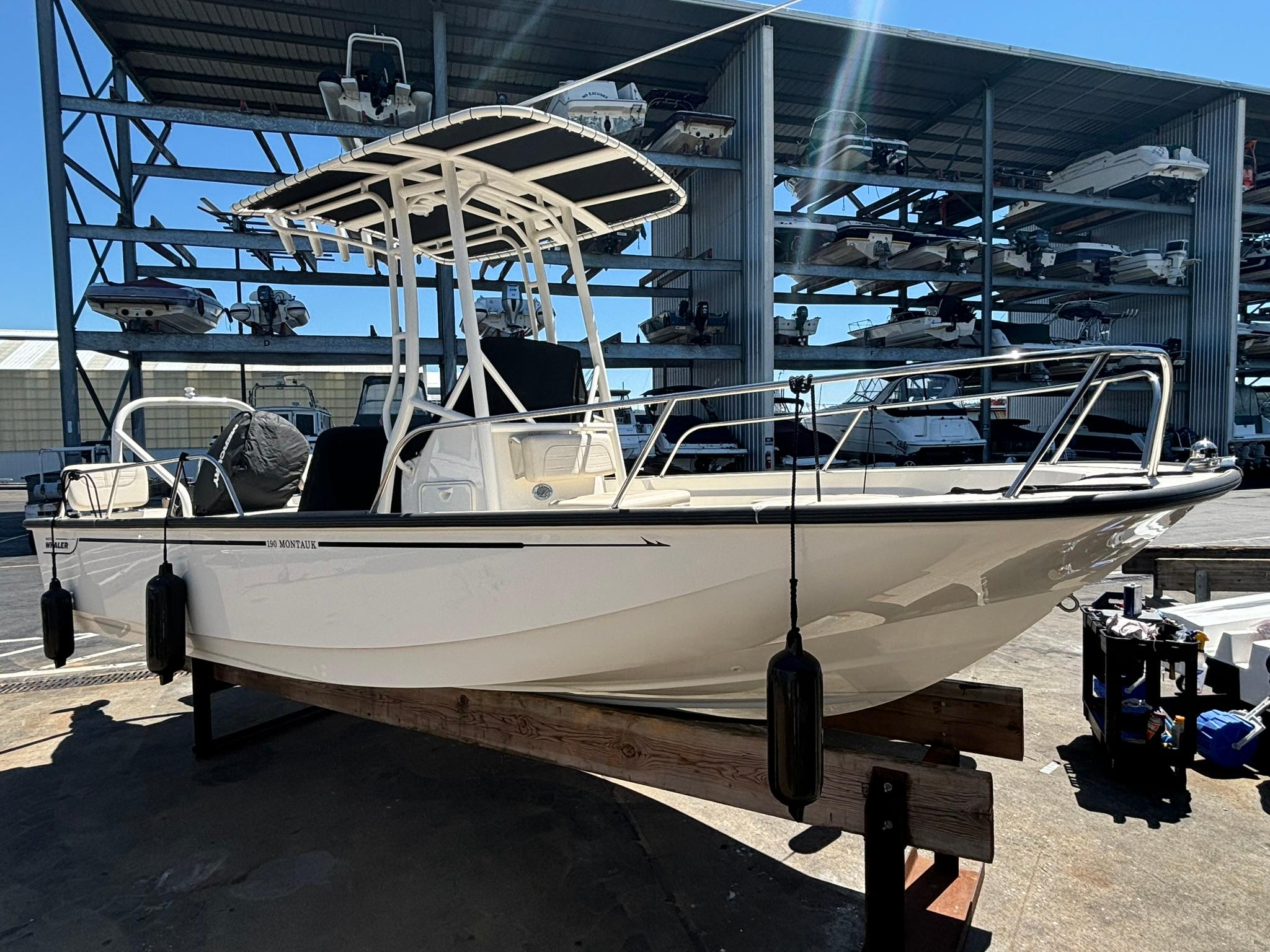 2022 Boston Whaler 190 Montauk Center Console for sale - YachtWorld