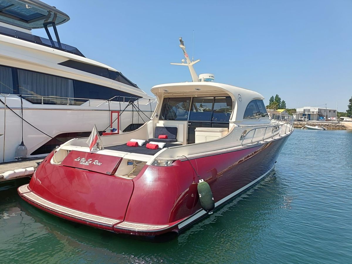 2006 Mochi Craft 52 