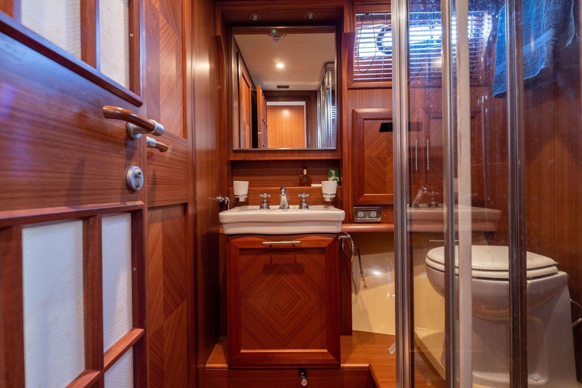 2006 Mochi Craft 52 