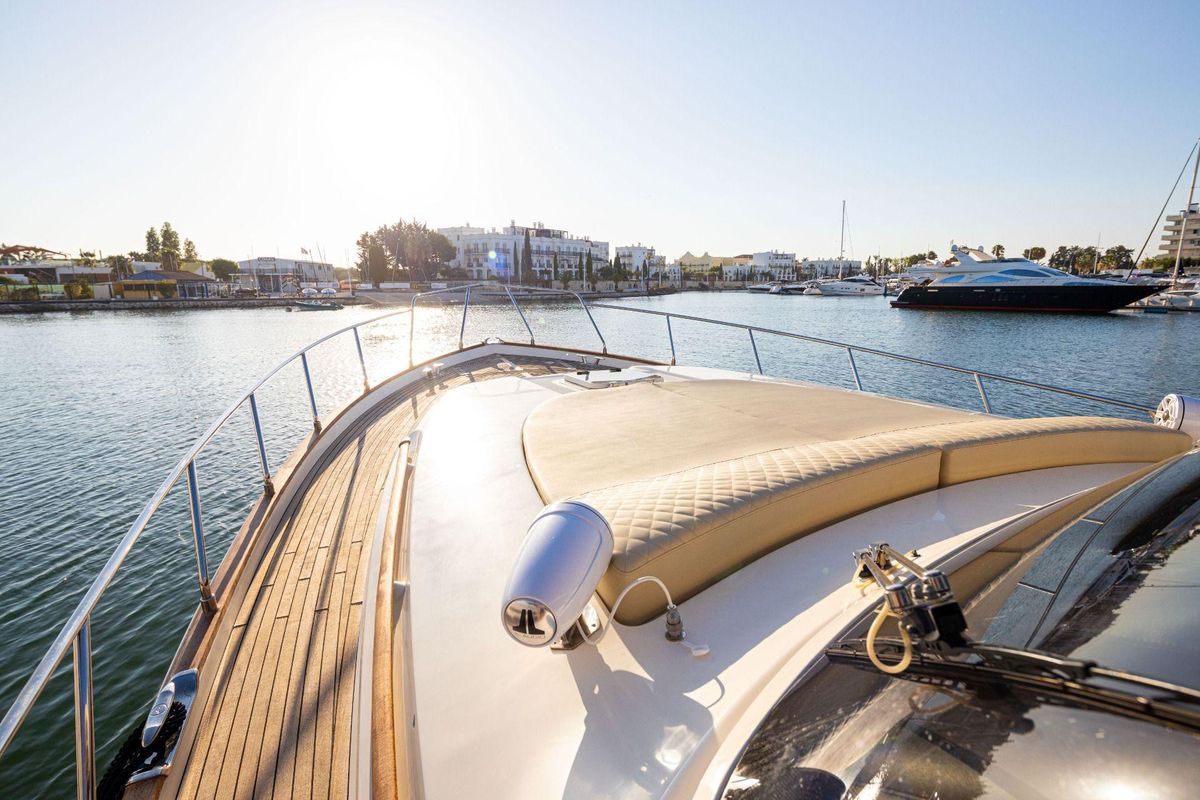 2006 Mochi Craft 52 
