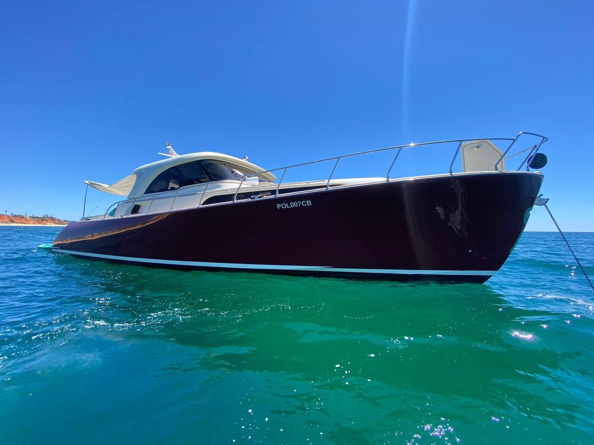 2006 Mochi Craft 52 