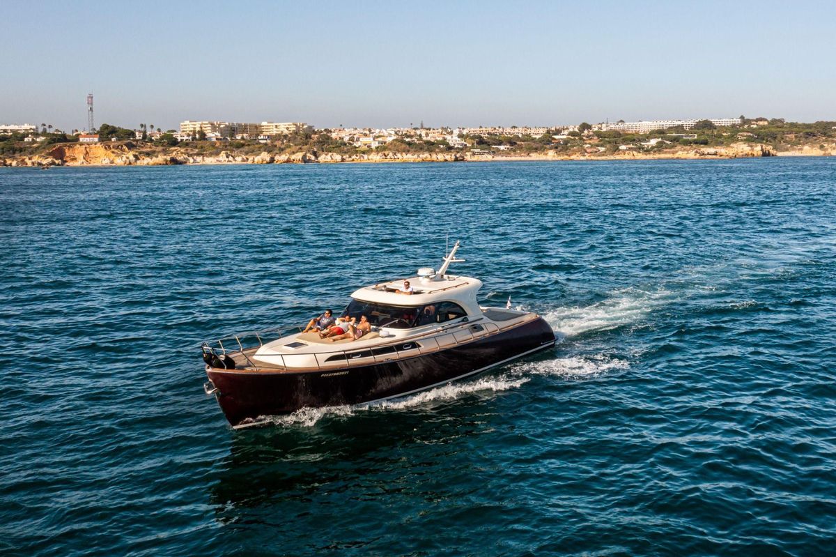 2006 Mochi Craft 52 