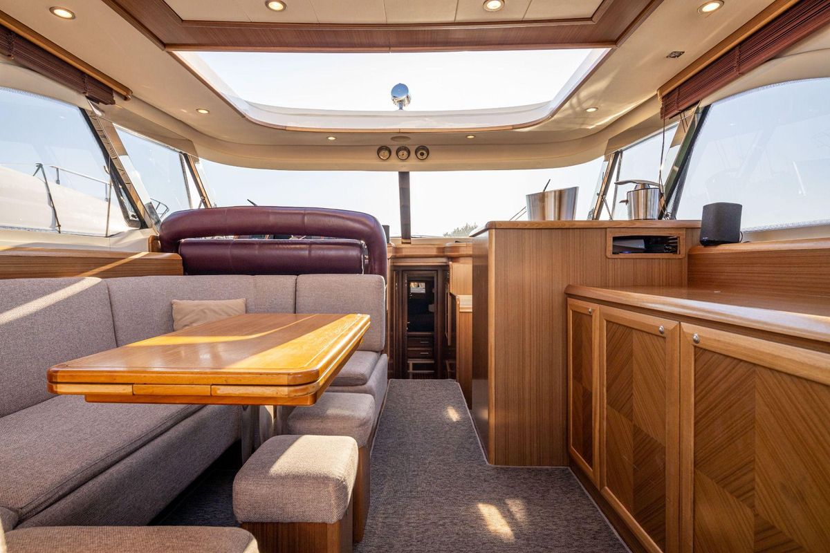 2006 Mochi Craft 52 