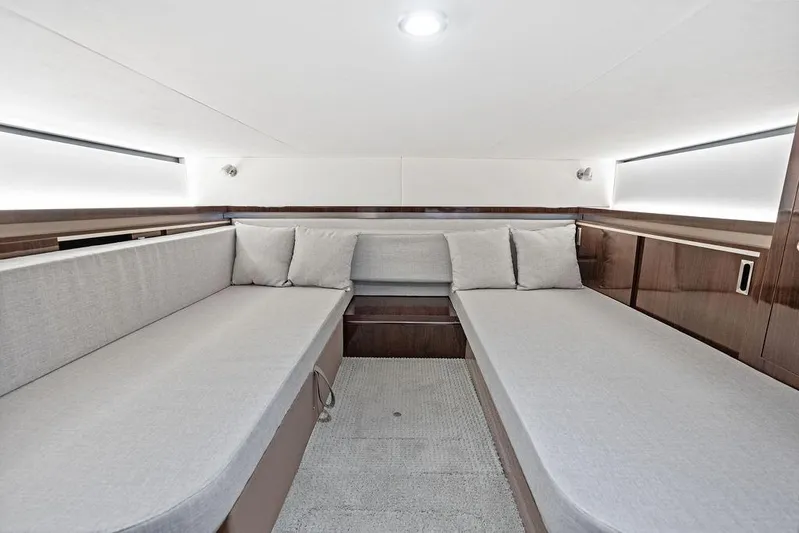 Maxsea Yacht Photos Pics 2022 Sea Ray Sundancer 320 Outboard cabin interior with modern seating and cushions.