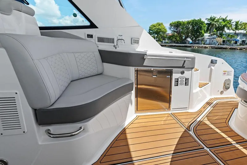 Maxsea Yacht Photos Pics Luxurious interior of 2022 Sea Ray Sundancer 320 Outboard with elegant seating and teak flooring.