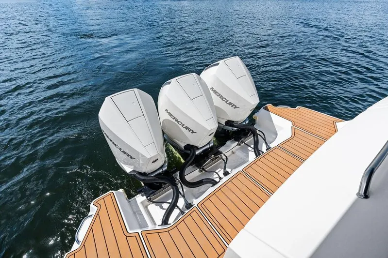 Maxsea Yacht Photos Pics 2022 Sea Ray Sundancer 320 Outboard with triple Mercury engines on water.