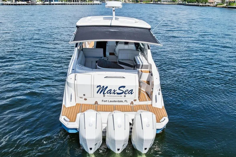 Maxsea Yacht Photos Pics 2022 Sea Ray Sundancer 320 Outboard on water, rear view, Fort Lauderdale.