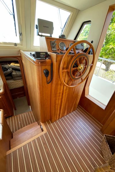 2005 Mainship 34 Trawler