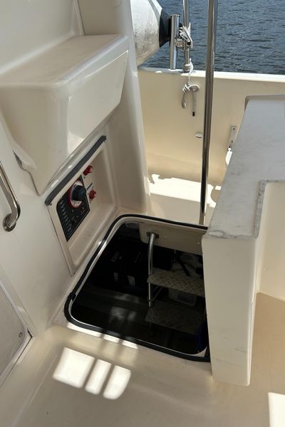 2005 Mainship 34 Trawler