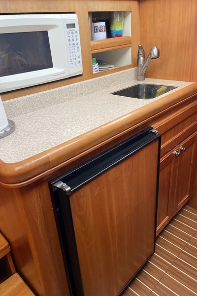 2005 Mainship 34 Trawler