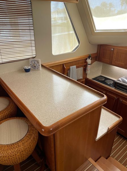 2005 Mainship 34 Trawler