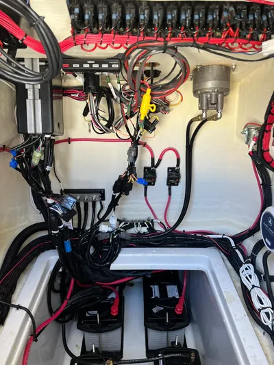 Swell Chaser Yacht Photos Pics Electrical system of a 2005 Contender 31 boat.