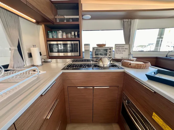 Eden Yacht Photos Pics 