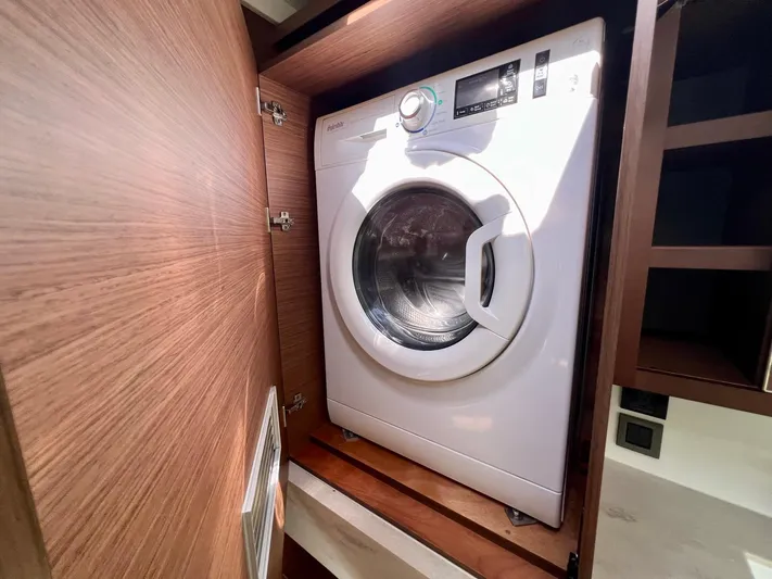 Eden Yacht Photos Pics 