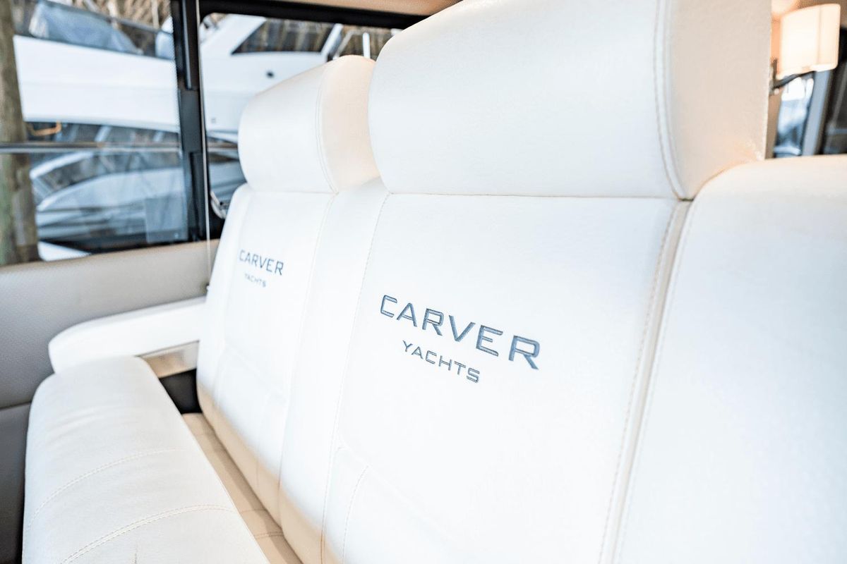 2017 Carver 52 