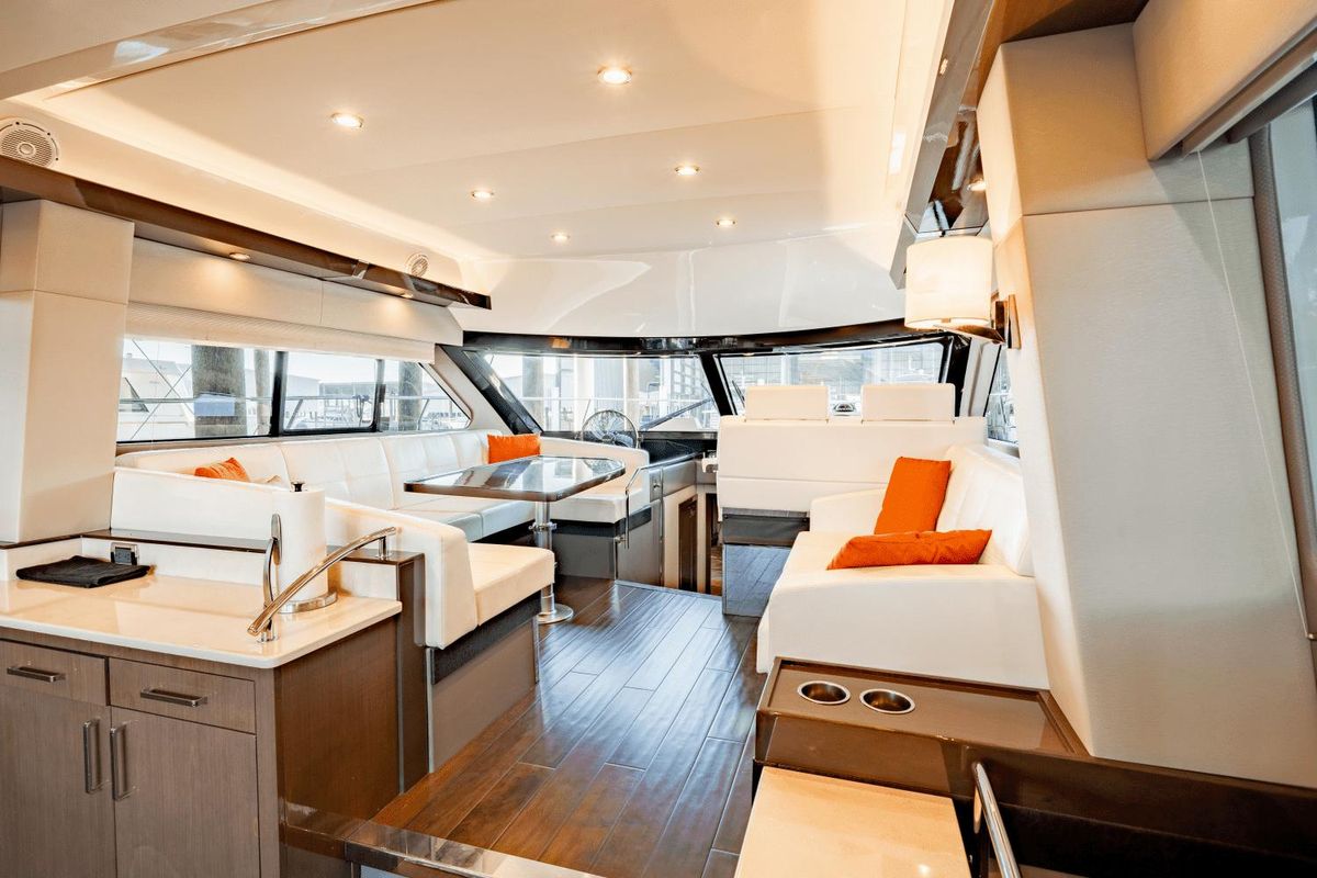 2017 Carver 52 