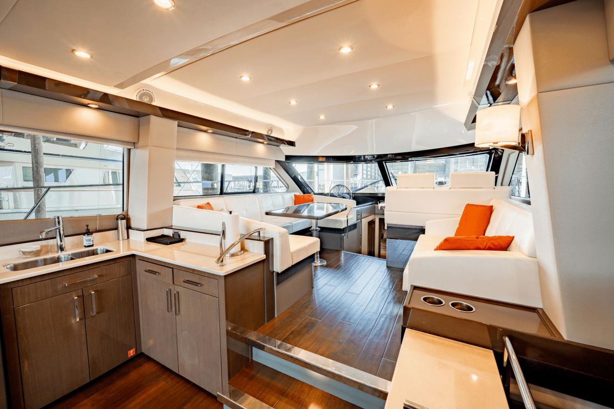 2017 Carver 52 