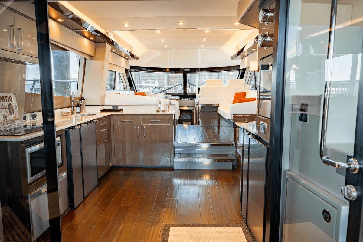 2017 Carver 52 
