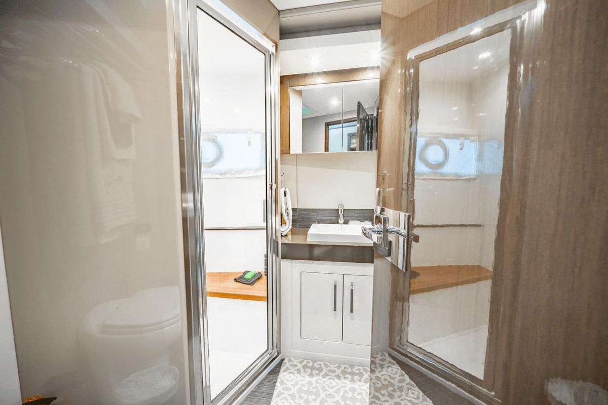 2017 Carver 52 