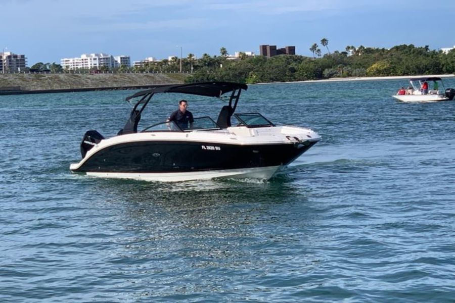 2021 Sea Ray SDX 290 Outboard